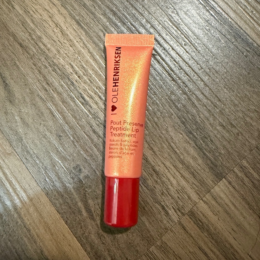 I❤️olehnerikson peptide lip treatment